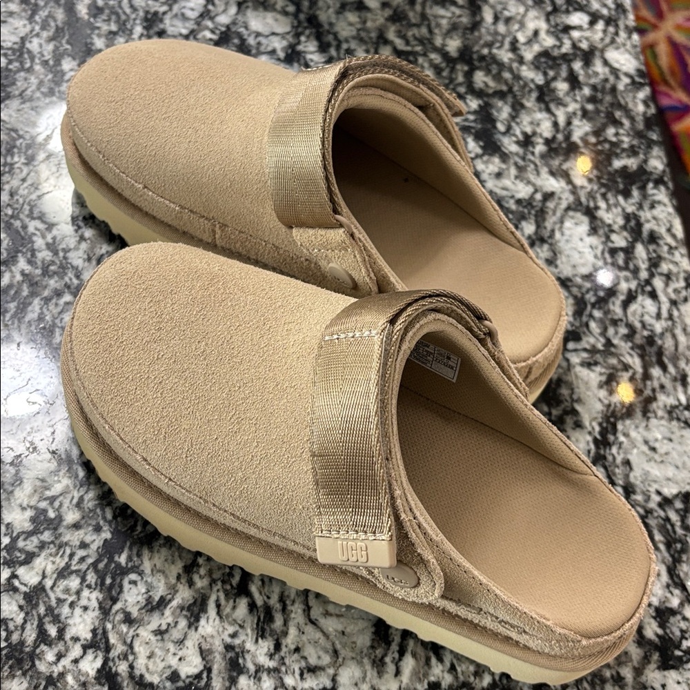 UGG Goldenstar Clogs brand new!!